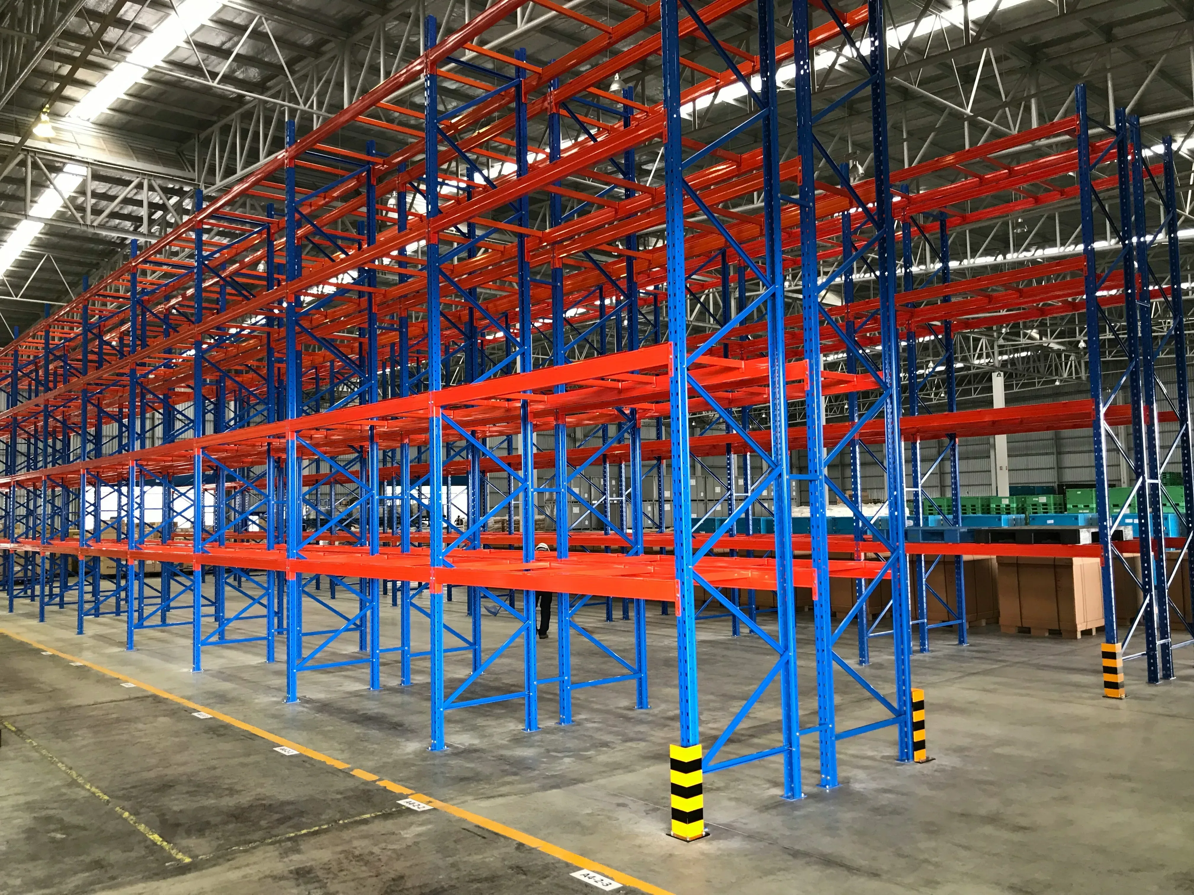 Pallet racking storage system in a Dallas-Fort Worth warehouse